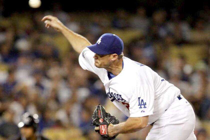 Jamey Wright will return to the Dodgers on a one-year contract after spending last season with the Tampa Bay Rays.