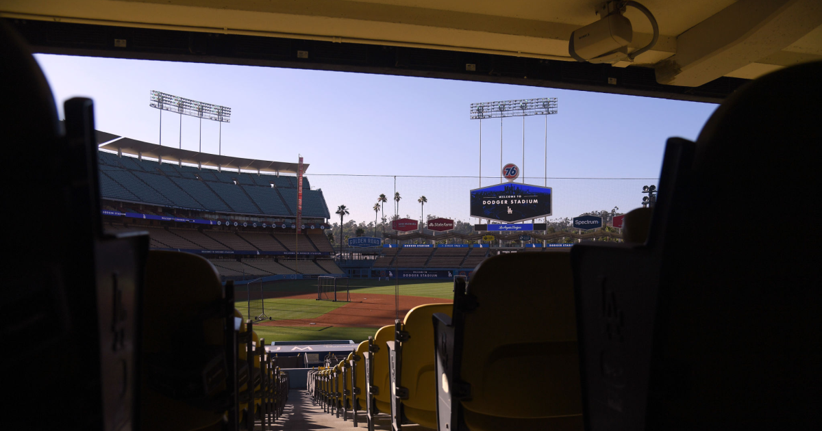 Dodgers review stadium safety fans after concrete chunks Dodgers review stadium safety fans after concrete chunks
