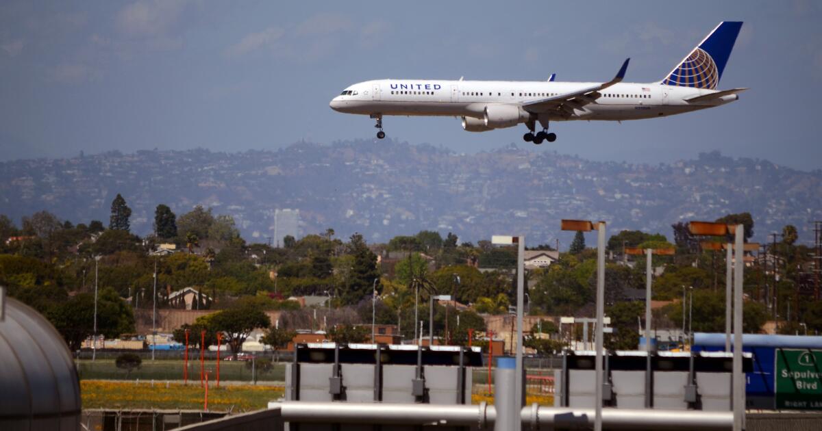 LAX's food gets a dart; Atlanta's airport is both loved and loathed