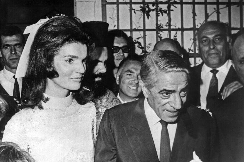 Nueva biografía sobre Jackie Kennedy detalla romance con el diseñador de la tumba de JFK