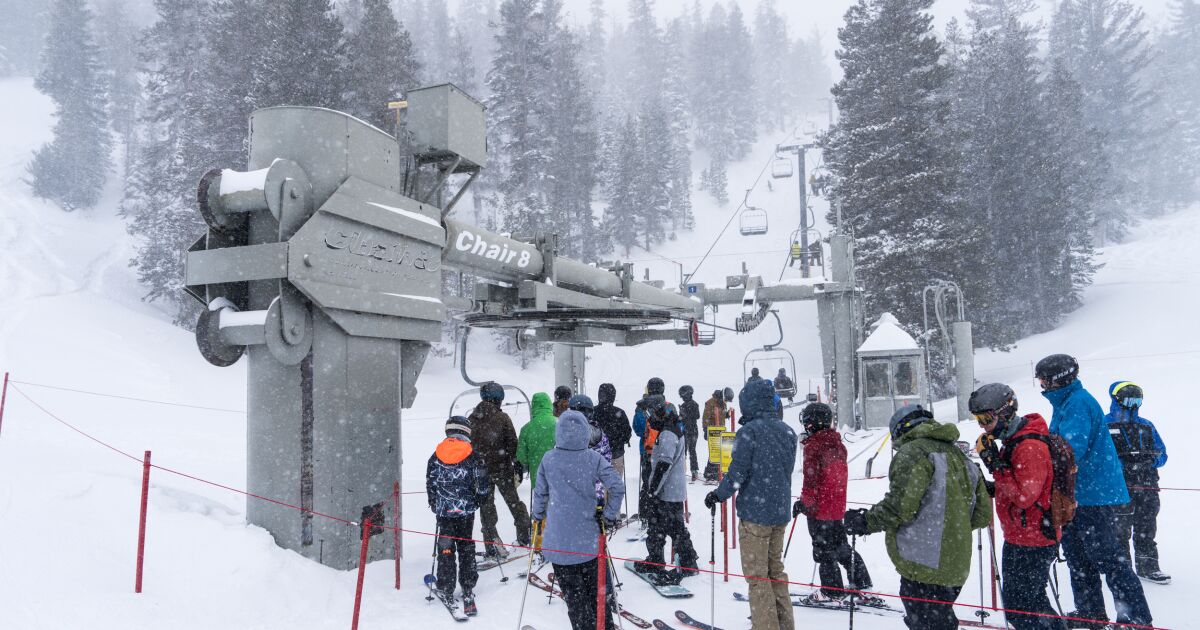 Les stations de ski de Californie se préparent à une tempête hivernale épique et à la foule
