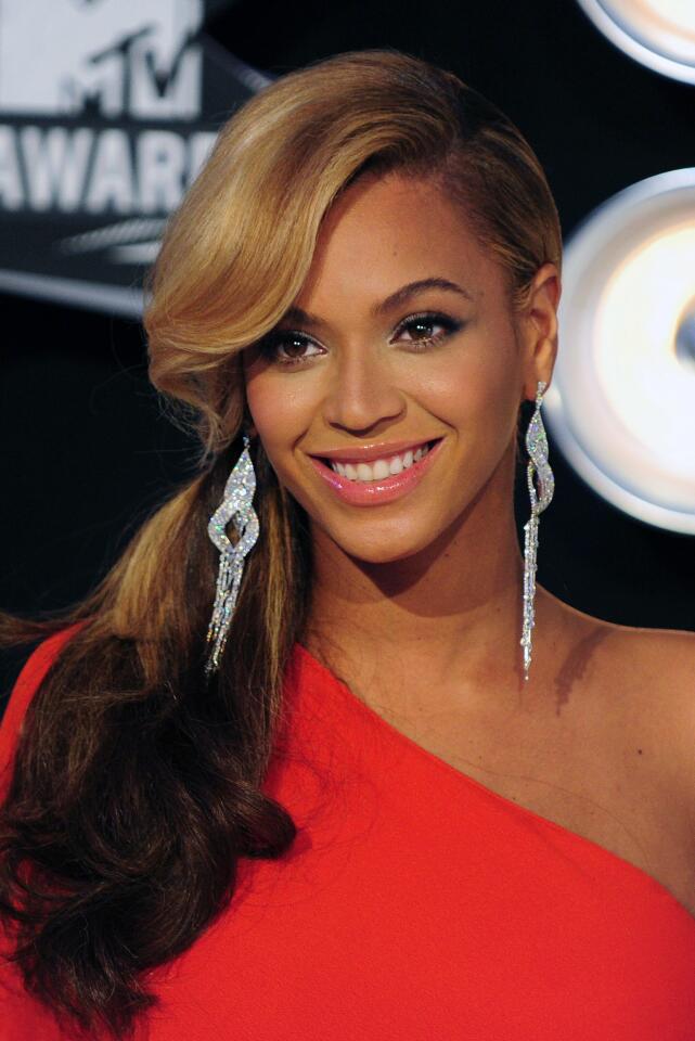 Beyonce arrives at the 2011 MTV Video Music Awards.