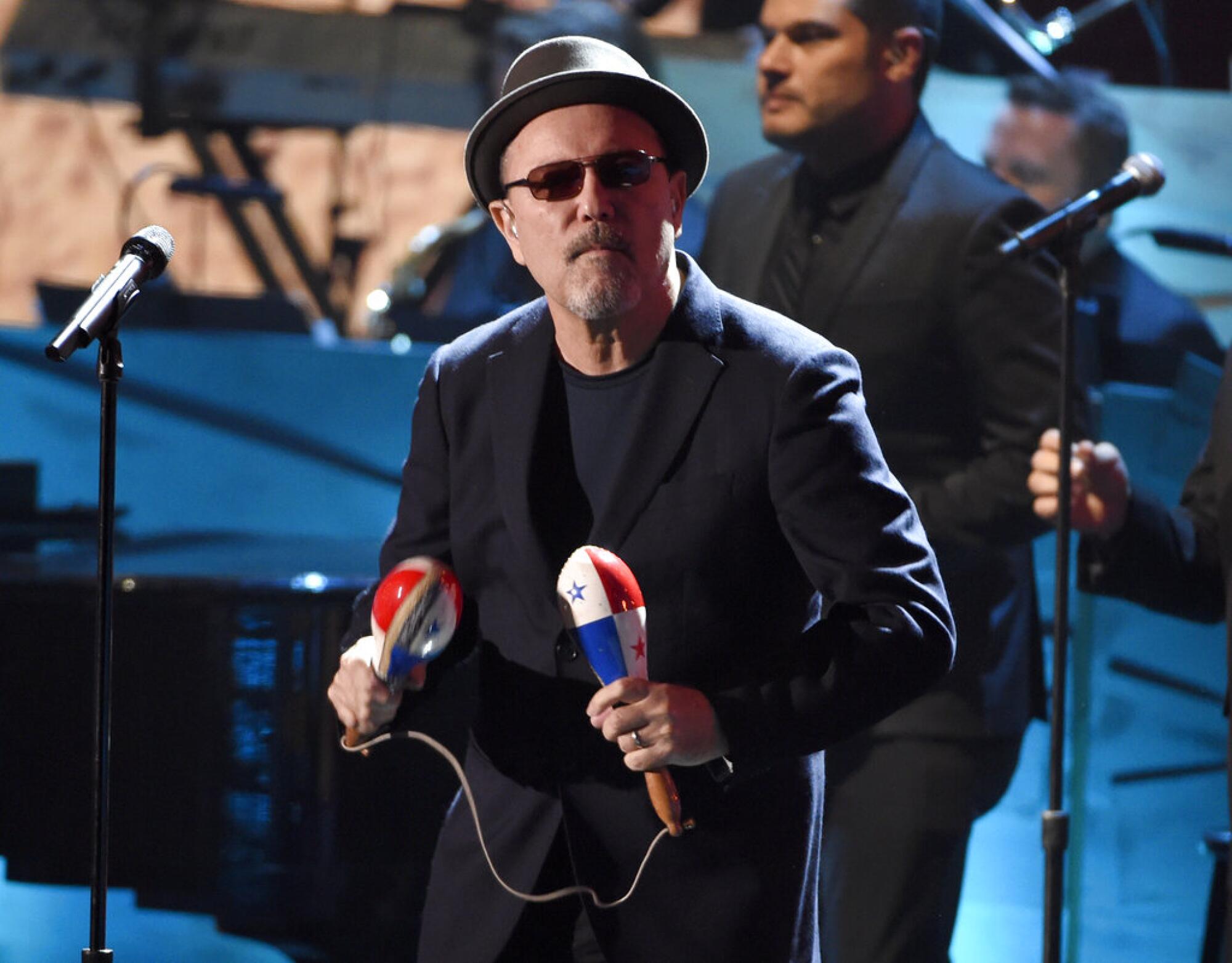 Rubén Blades no solamente se llevó dos Grammy y el galadón a la Persona del Año, sino que también cantó en el escenario.