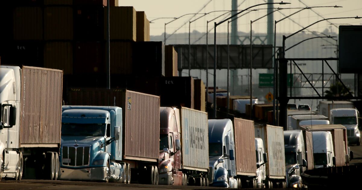 Os portos de Los Angeles e Long Beach foram interrompidos por negociações contratuais paralisadas