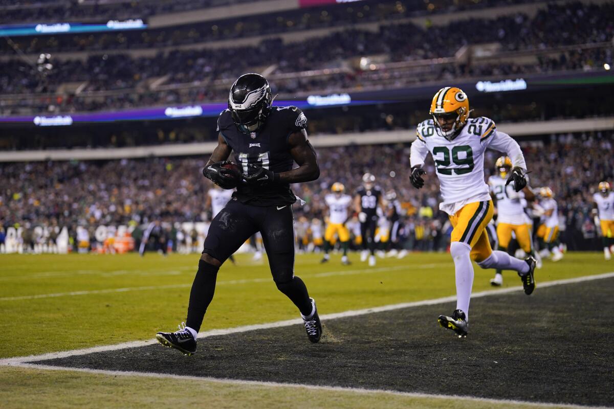 Eagles' A.J. Brown catches his second TD against the Titans