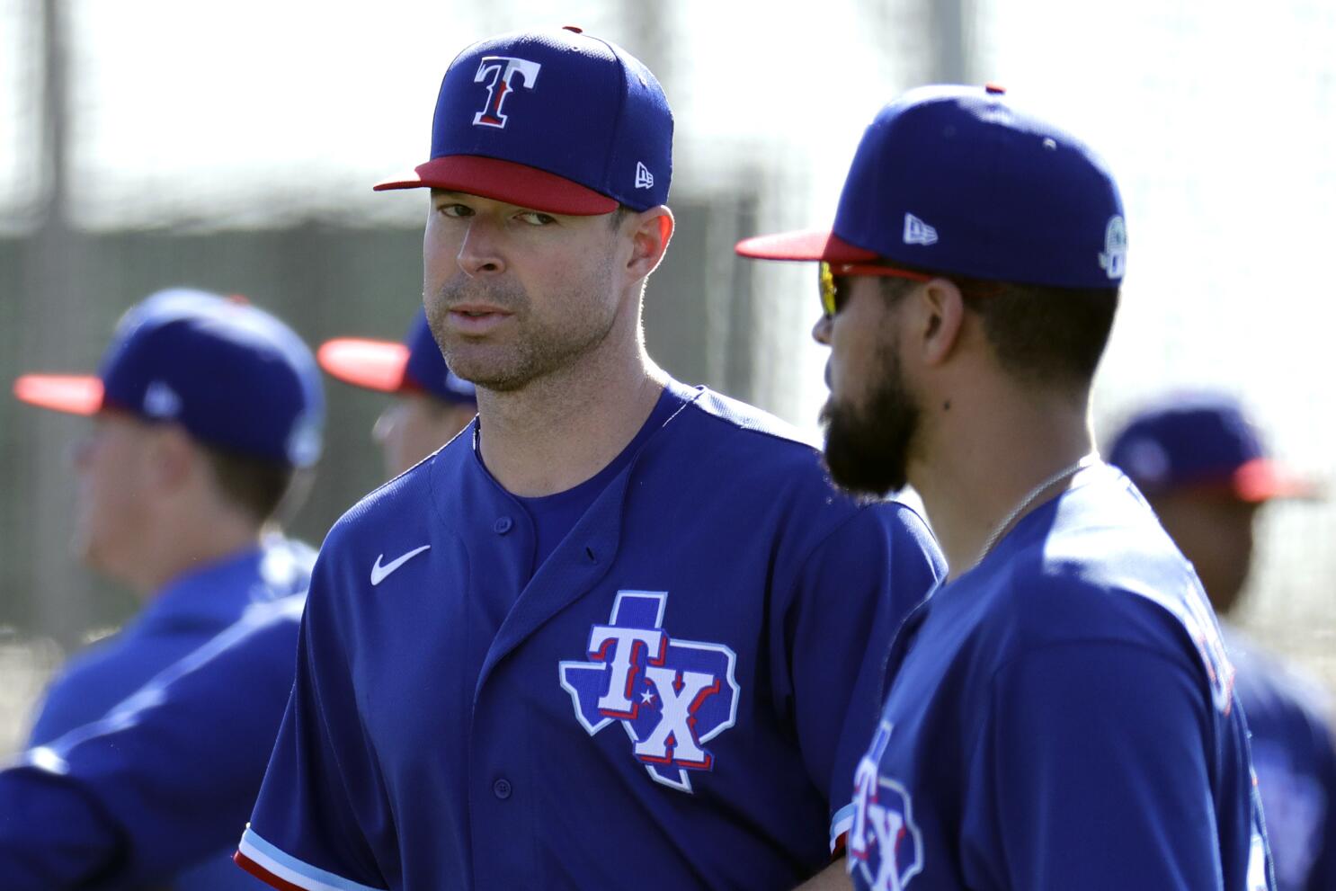 Rangers' Kluber pitches for 1st time since broken arm