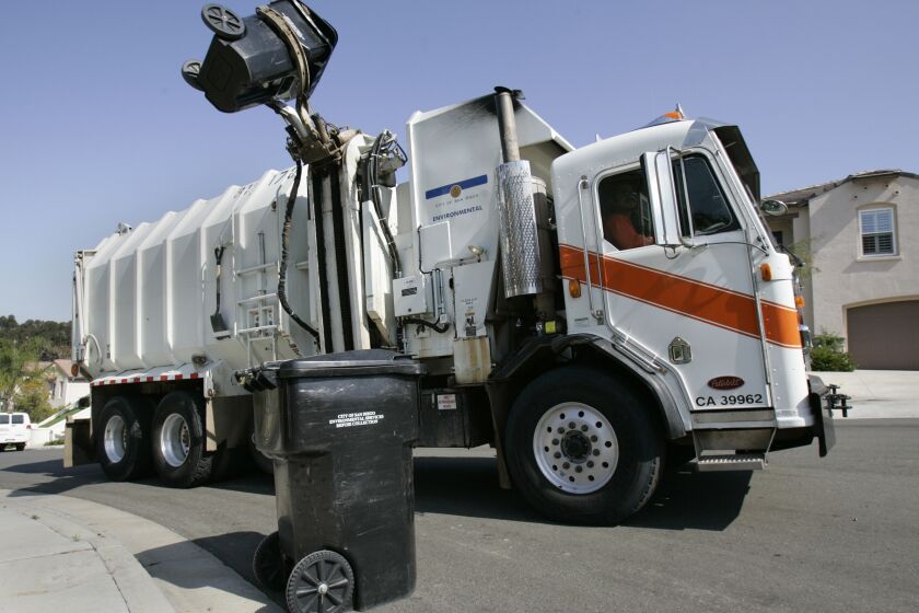 (Published 01/16/2009, A-2) A San Diego city trash truck picked up garbage in the Scripps Ranch area. This is for story about enviromental issues in the mayors race.UT/DON KOHLBAUER