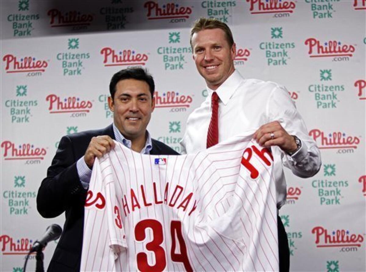 Philadelphia Phillies send Cliff Lee to Seattle Mariners, complete trade  for Roy Halladay - ESPN