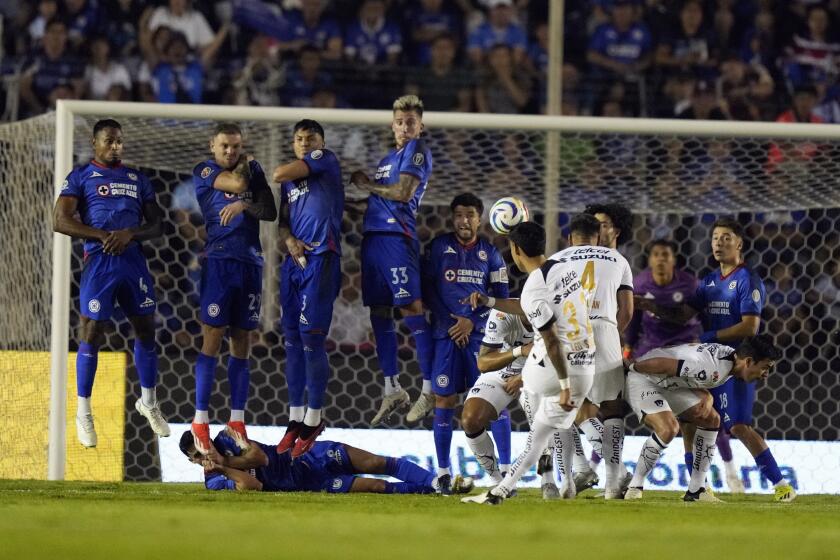 Pumas' Leonardo Suárez (32) takes an unsuccessful free kick against Cruz Azul during a Mexican soccer league match at Ciudad De Los Deportes Stadium in Mexico City, Sunday, May 12, 2024. (AP Photo/Fernando Llano)