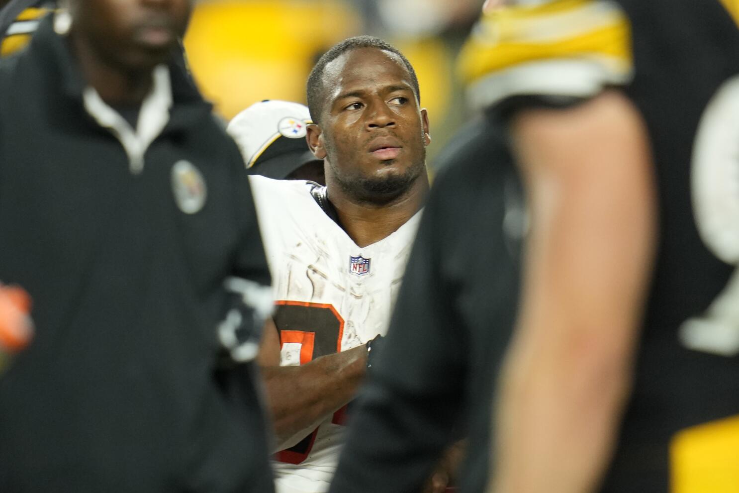 Nick Chubb injury news: Browns RB carted off with knee injury in