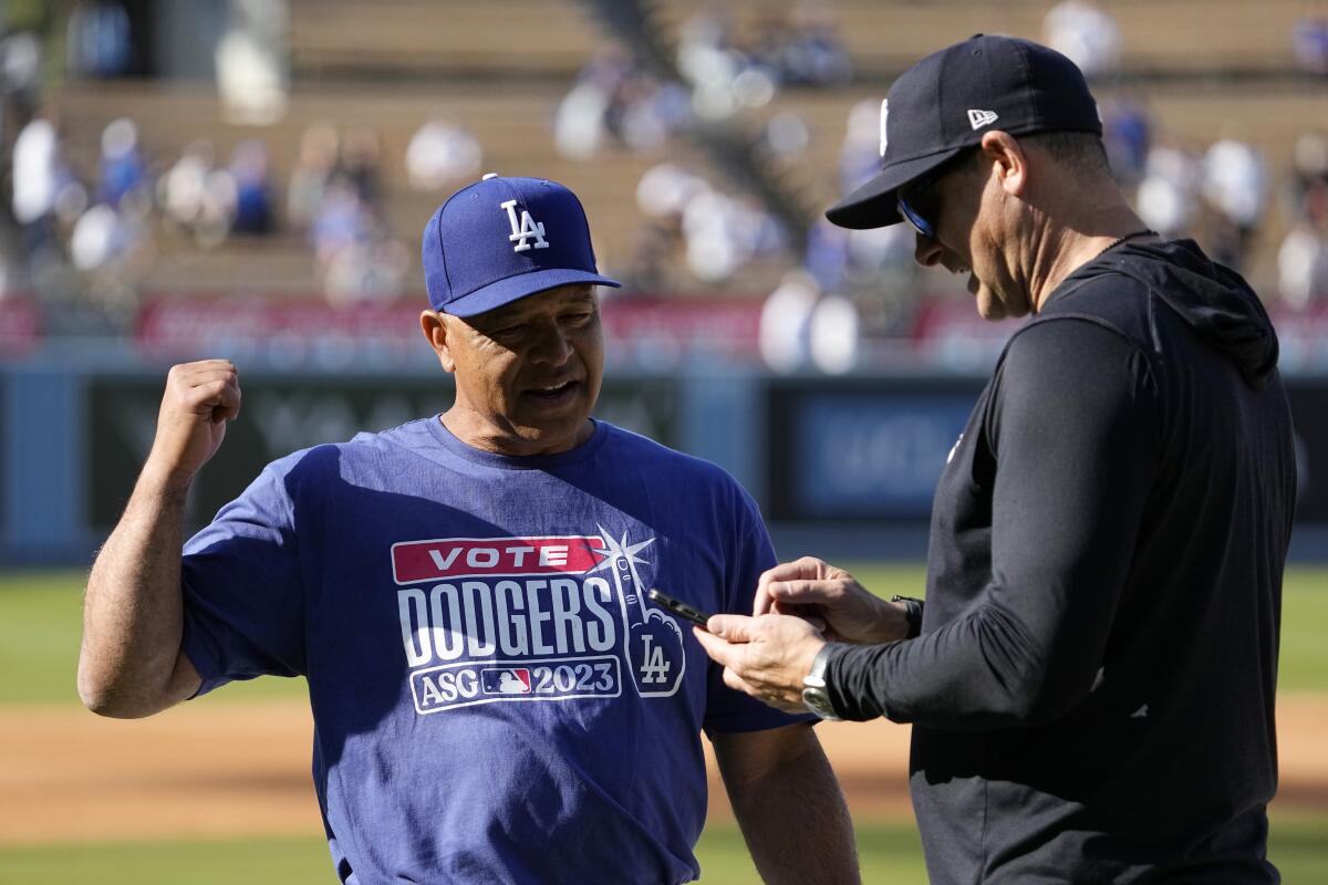 Dave Roberts and Aaron Boone first competed in L.A.’s storied faculty rivalry: UCLA and USC Dave Roberts and Aaron Boone first competed in L.A.’s storied faculty rivalry: UCLA and USC