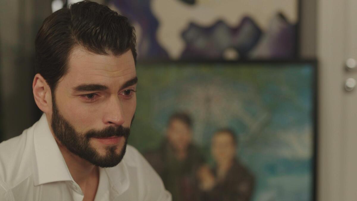 El actor Akin Akınözü se pone al frente de una nueva historia turca llamada ‘Amor y Traición’ trae de vuelta a