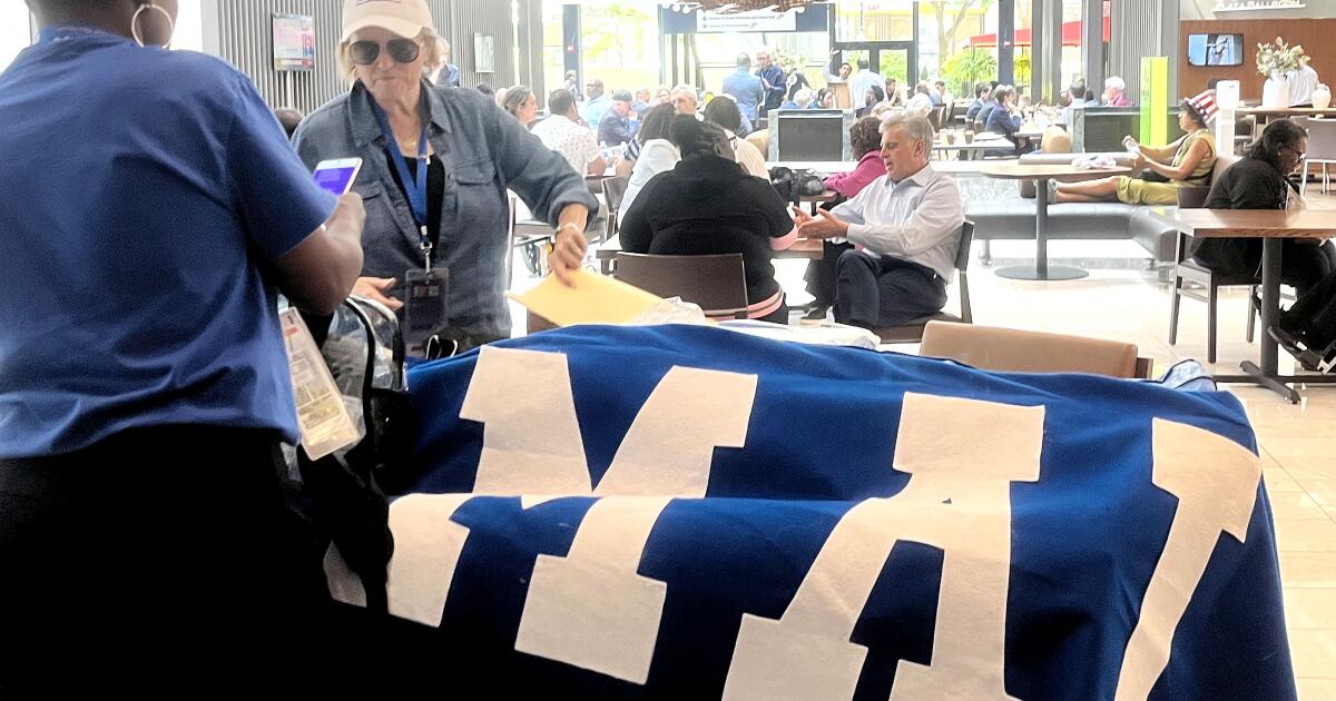 Why women are wearing all white at the DNC Why women are wearing all white at the DNC