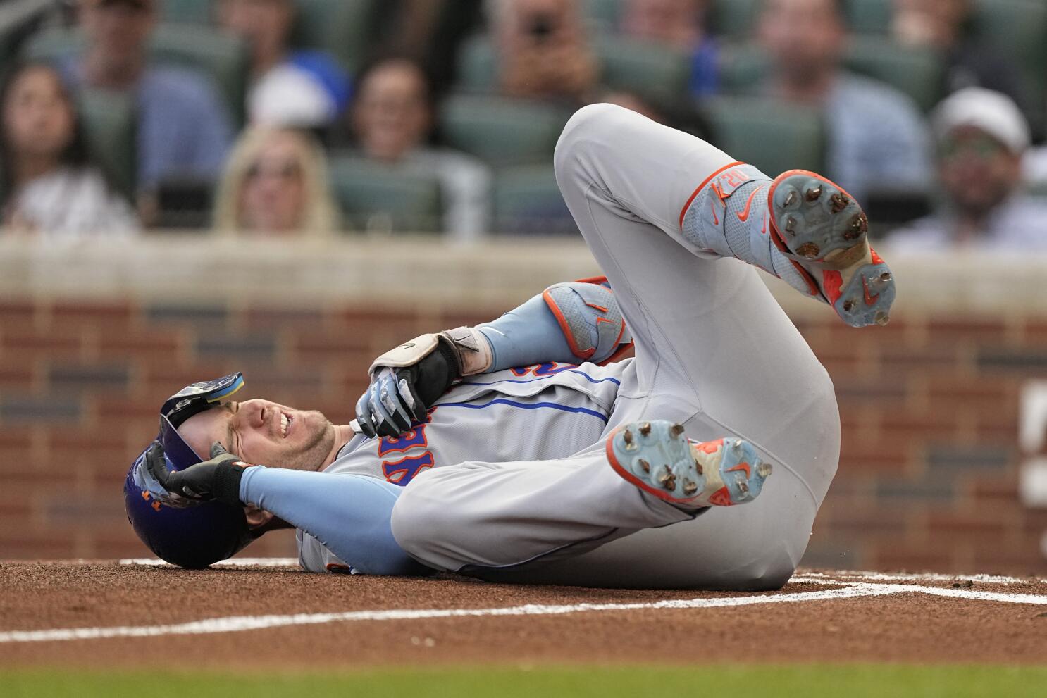 Pete Alonso hit by pitch on wrist vs the Braves, leaves the game in the  first inning