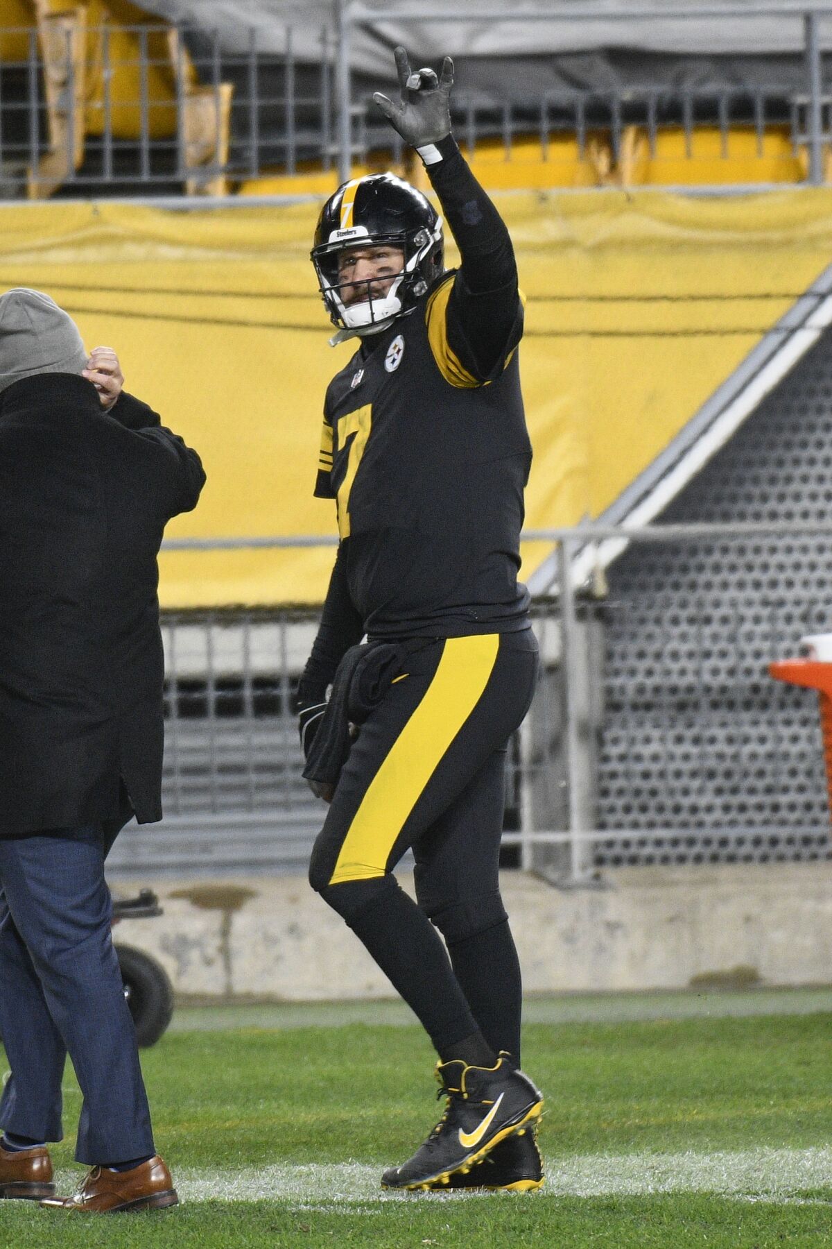 Pittsburgh Steelers quarterback Ben Roethlisberger (7) waves as he leaves the field after defeating the Baltimore Ravens in an NFL football game, Wednesday, Dec. 2, 2020, in Pittsburgh. The Steelers won 19-14. (AP Photo/Don Wright)