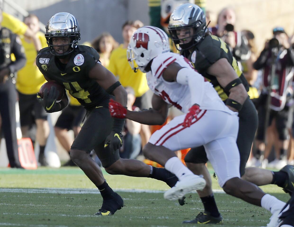 Oregon cornerback Thomas Graham Jr. intercepts a pass by Wisconsin quarterback Jack Coan during the second quarter.