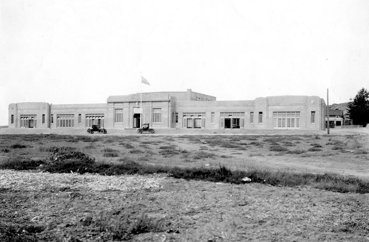 A brand-new Pacific Beach School at 1580 Emerald Street in 1923. Emerald Street was a through street back then.