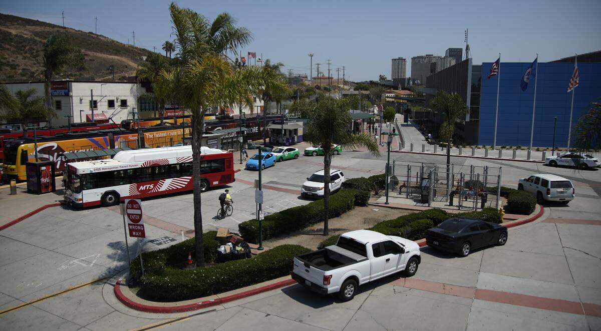 One dead in crash at border in San Ysidro - The San Diego Union
