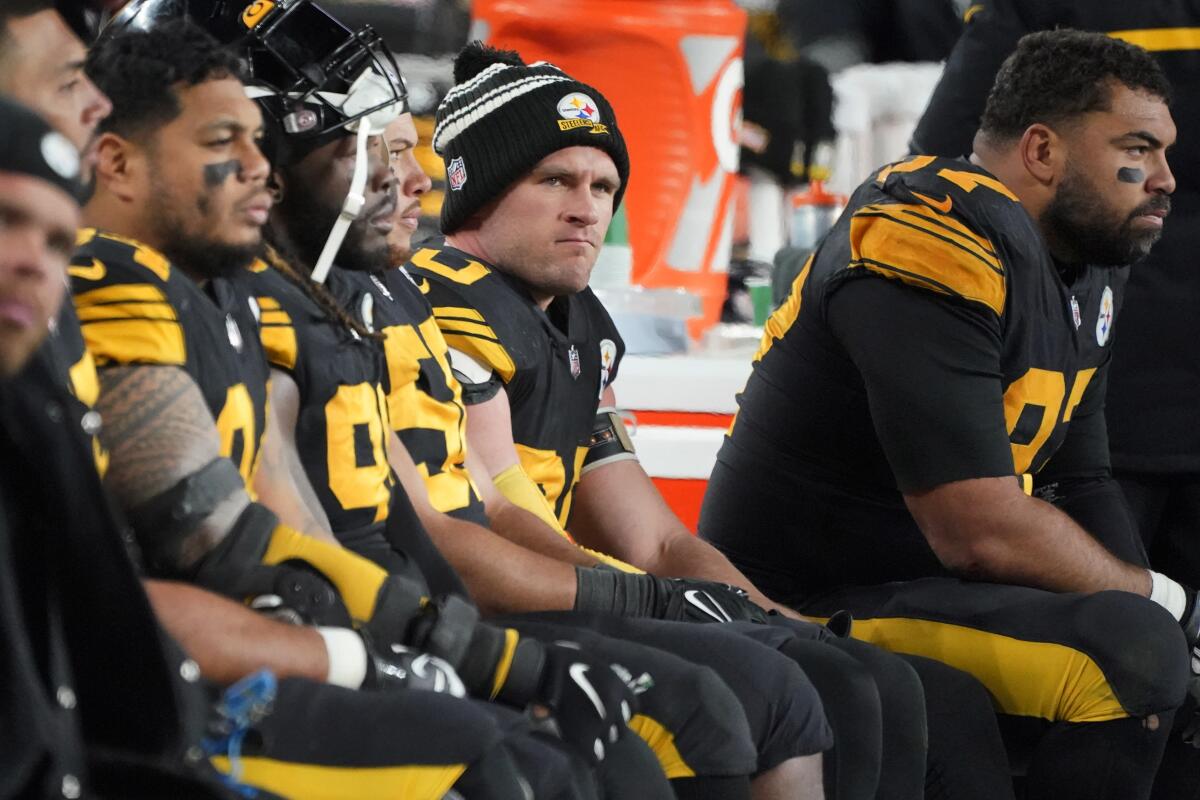 Steelers get late FG in OT after Watt injured vs Bengals