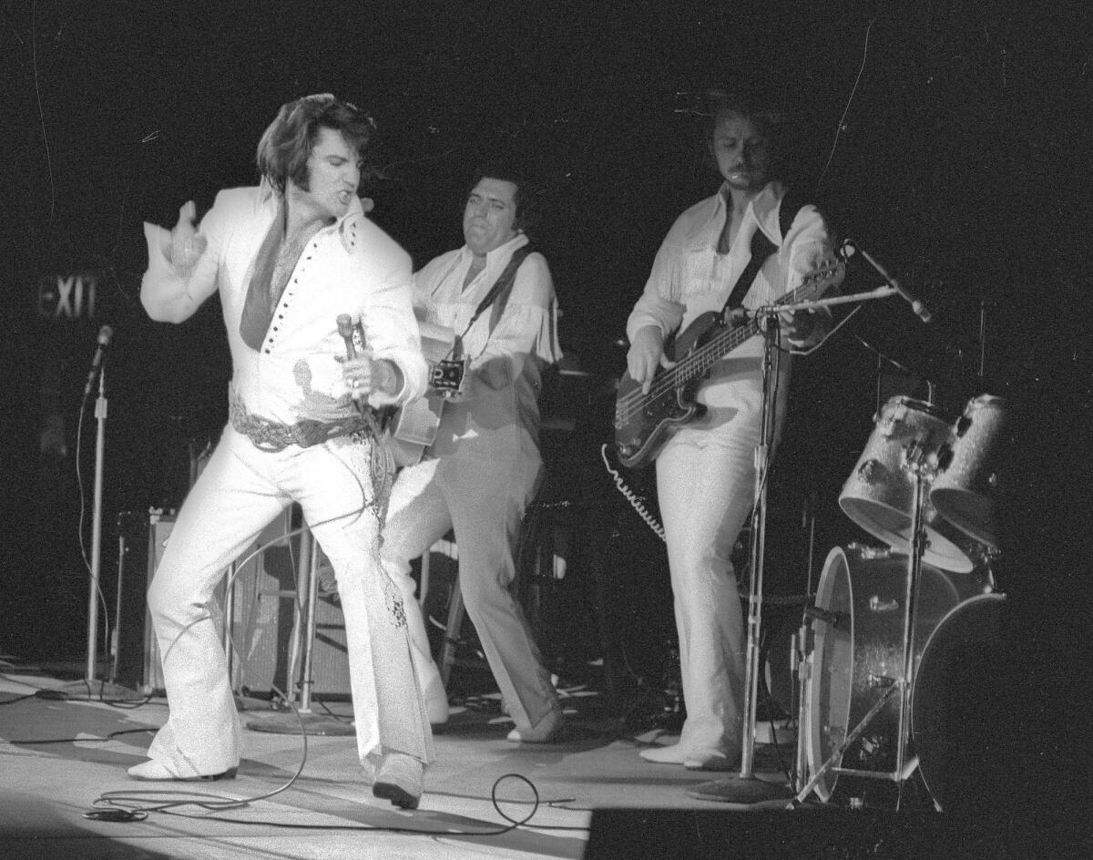 Elvis Presley performas at the Forum in Inglewood on Nov. 14, 1970.