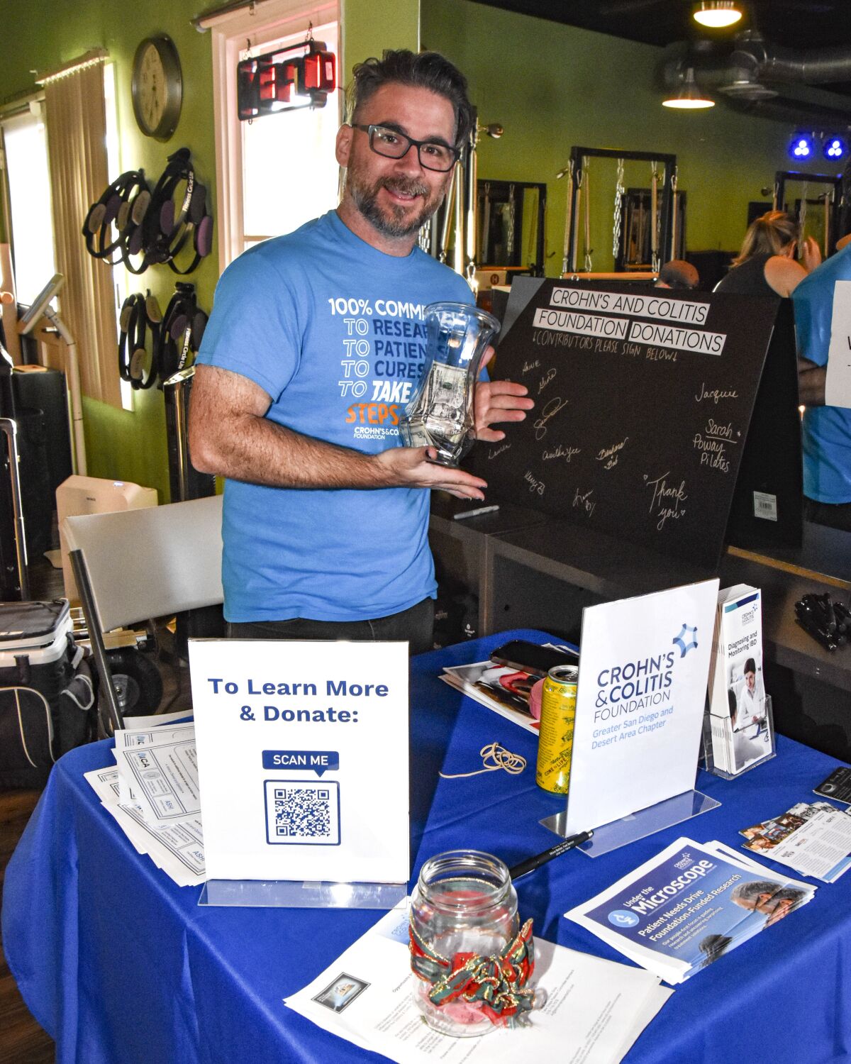 Anthony Silva represented the San Diego Crohn’s and Colitis Foundation at the reunion concert.