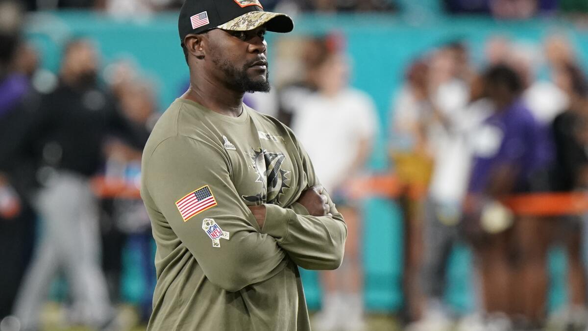 Lawsuit by Brian Flores accuses teams of 'sham' interviews - Los