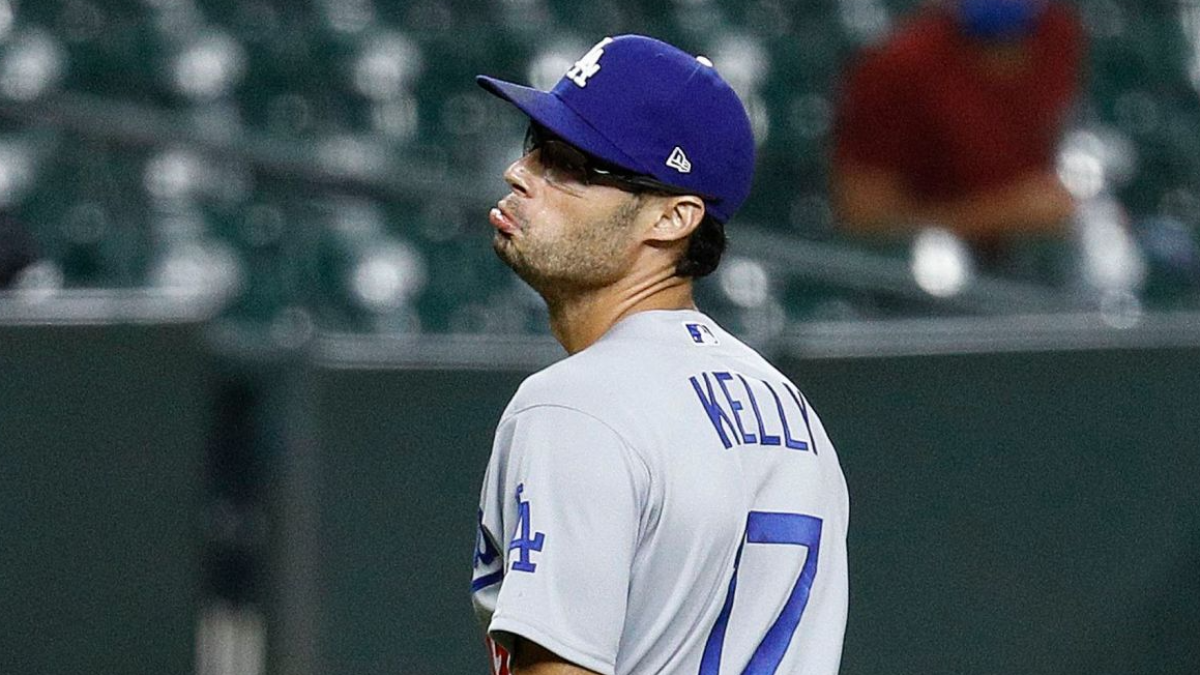 Ex-Boston Red Sox reliever Joe Kelly blows two leads in Dodgers debut;  allows game-tying 3-run homer to first batter he faces 