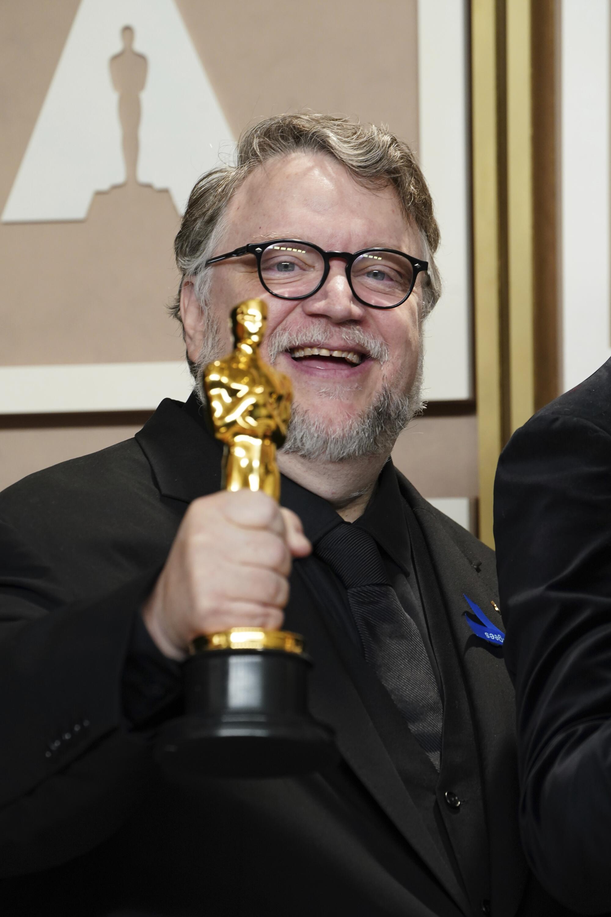 Guillermo del Toro gana el premio a cintya animada por "Guillermo del Toro's Pinocchio".