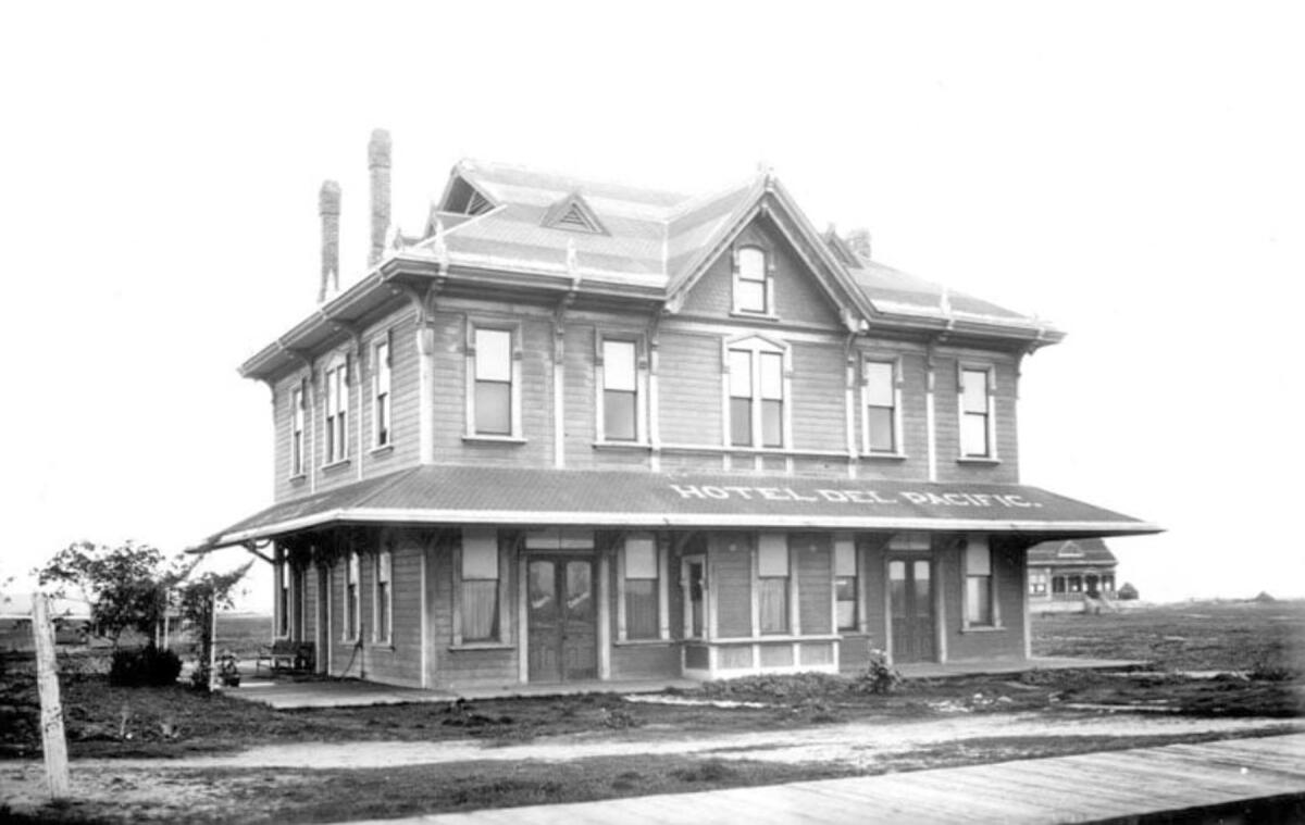 The Hotel del Pacific at the foot of Thomas Avenue.