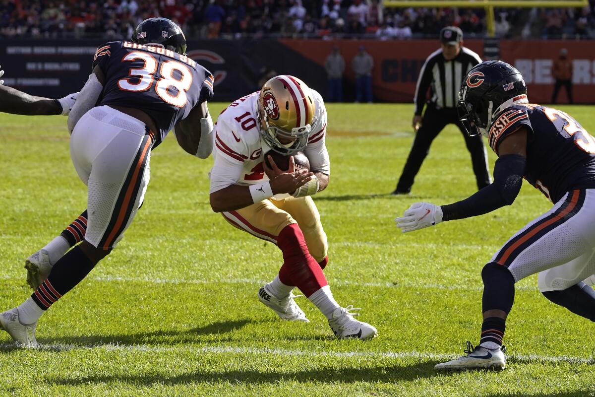 El quarterback Jimmy Garoppolo, de 49ers de  