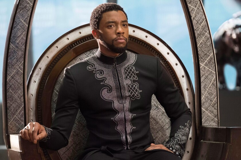 Chadwick Boseman como T'Challa, durante una escena de la película "Black Panther".