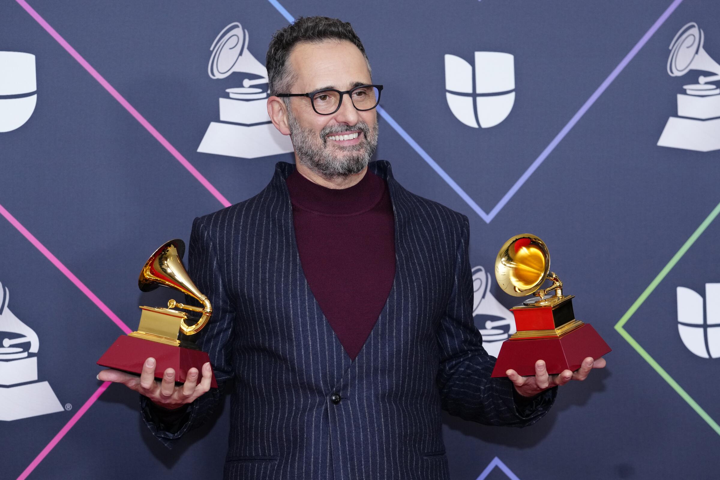 Jorge Drexler posa tras ganar los Latin Grammy.