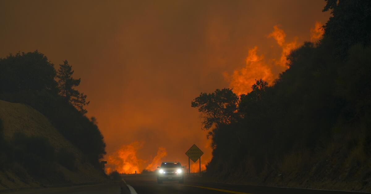 Line fire forces evacuations in San Bernardino mountain towns