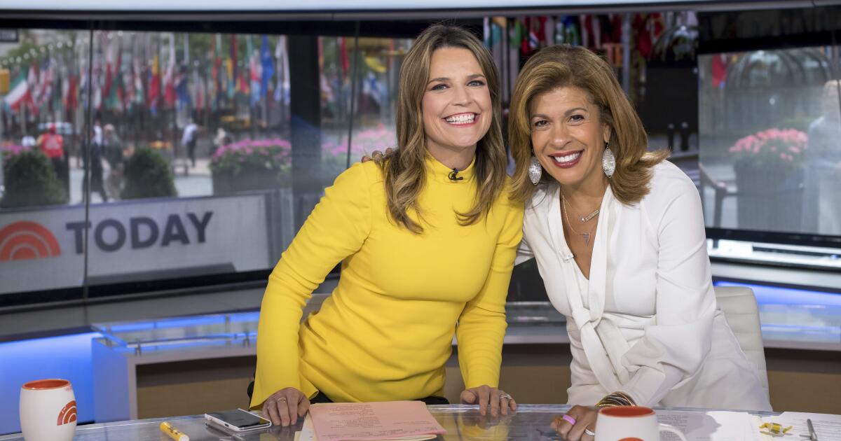 Hoda Kotb covert vriendin Savannah Guthrie in de show “Today”.