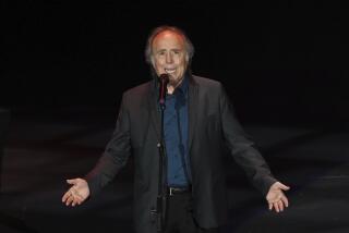 El cantautor español Joan Manuel Serrat durante su concierto de la gira "El vicio de cantar. Serrat 1965-2022" en el Auditorio Nacional de la Ciudad de México el 18 de mayo de 2022. El músico y cantautor Joan Manuel Serrat ganó el miércoles el Premio Princesa de Asturias de las Arte. (Foto AP/Marco Ugarte, Archivo)