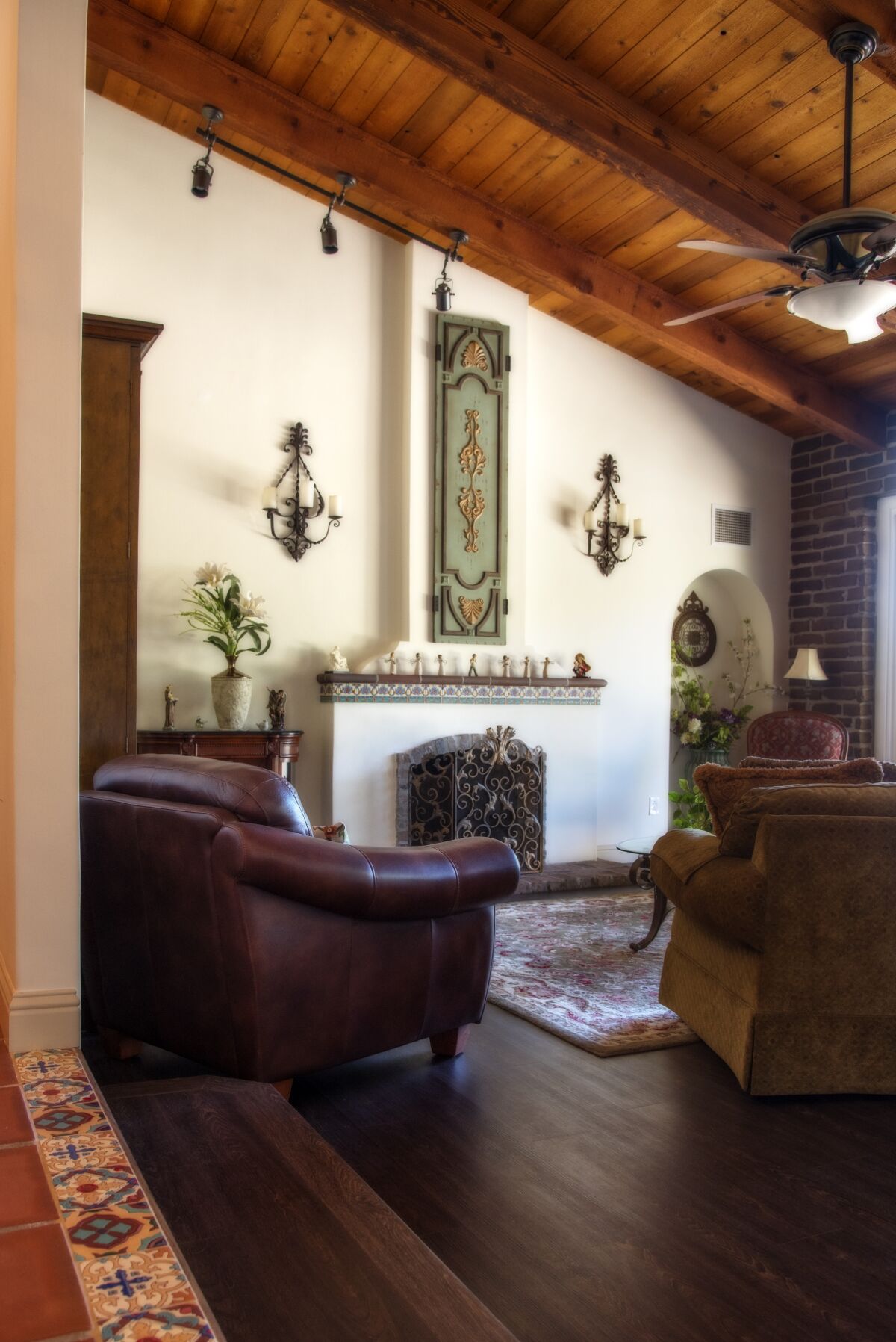 The Zingheim adobe is a more modern adobe home, recently renovated and with an open entry and floor plan.