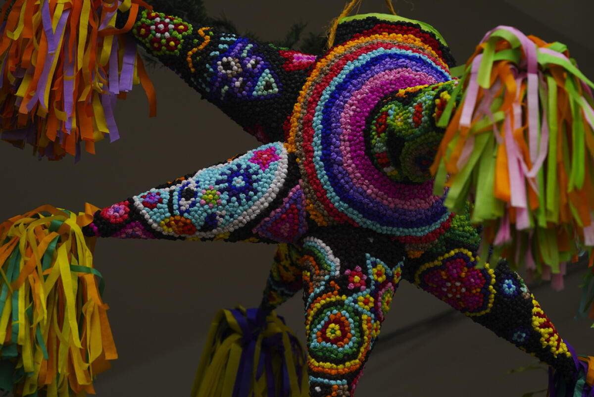 El Pinata Las piñatas, una tradición que pinta de color y alegría las navidades ...