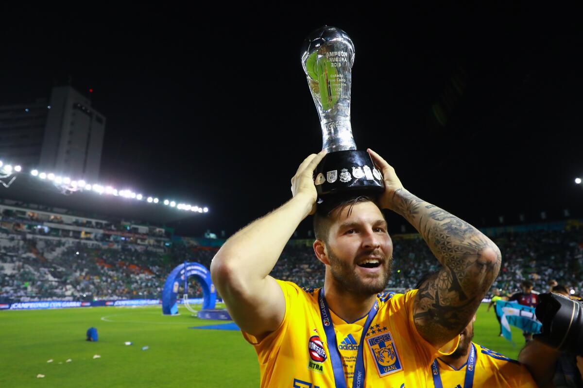 LEON, MEXICO - MAY 26: Andre Pierre Gignac #10 of Tigres celebrates with the Championship Trophy after the final second leg match between Leon and Tigres UANL as part of the Torneo Clausura 2019 Liga MX at Leon Stadium on May 26, 2019 in Leon, Mexico. (Photo by Hector Vivas/Getty Images) ** OUTS - ELSENT, FPG, CM - OUTS * NM, PH, VA if sourced by CT, LA or MoD **