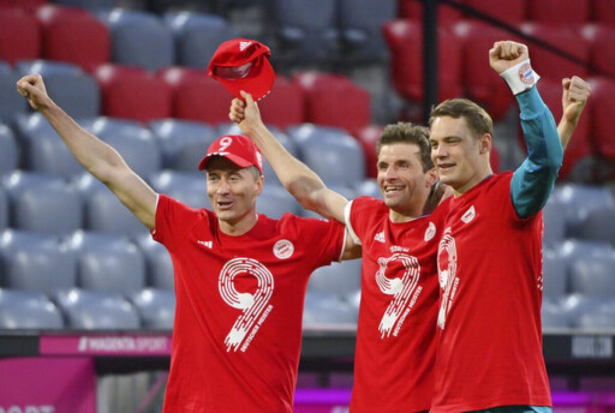 De izquierda a derecha, Robert Lewandowski, Thomas Müller y Manuel Neuer, del Bayern Múnich