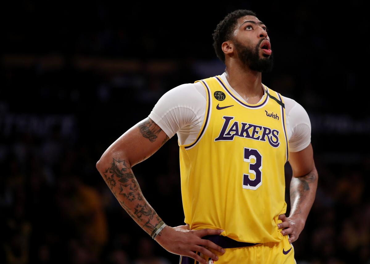 Lakers star Anthony sustained a bruised right calf during Friday's win over the Memphis Grizzlies.