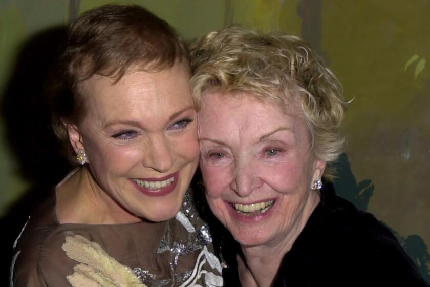 Julie Andrews, left, and Nina Foch at a reception in 2001 honoring the singer-actress.