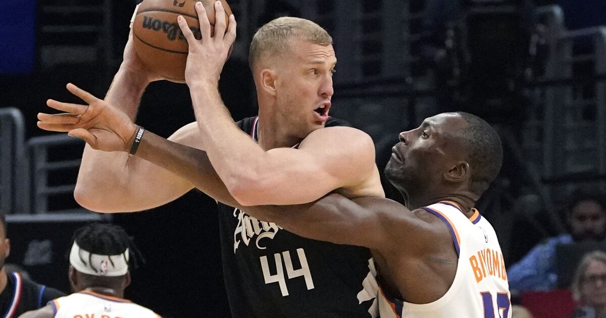 Clippers bringing back center Mason Plumlee on one-year deal