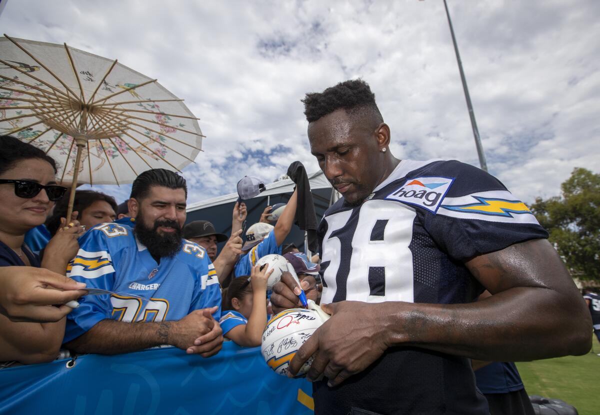 Thomas Davis Sr. signs autographs for Chargers fans. 