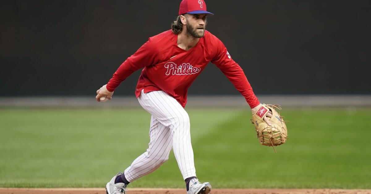 Bryce Harper says his contract should help Phillies re-sign J.T.