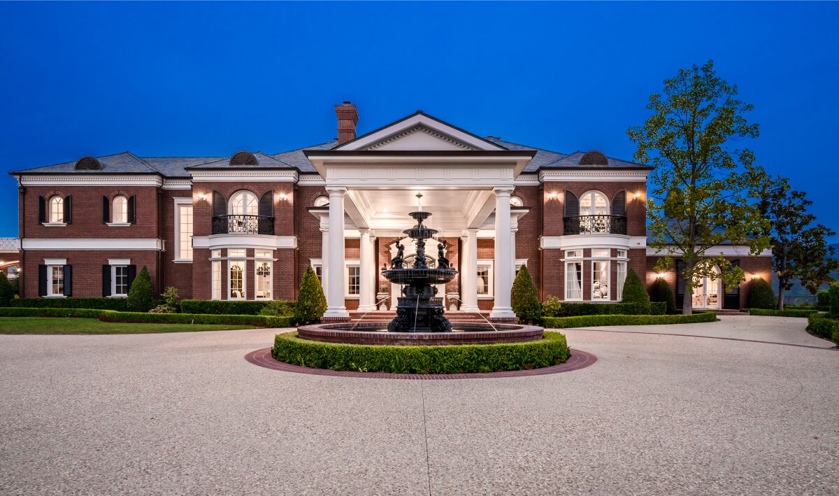 Wayne Gretzky has listed a seven-acre compound in Thousand Oaks for sale.