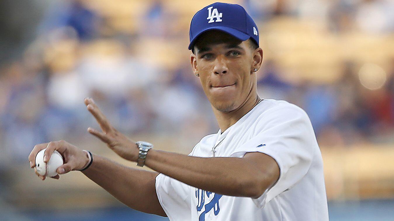 Dodgers Video: Anthony Davis Throws Out First Pitch For Lakers Night At  Dodger Stadium