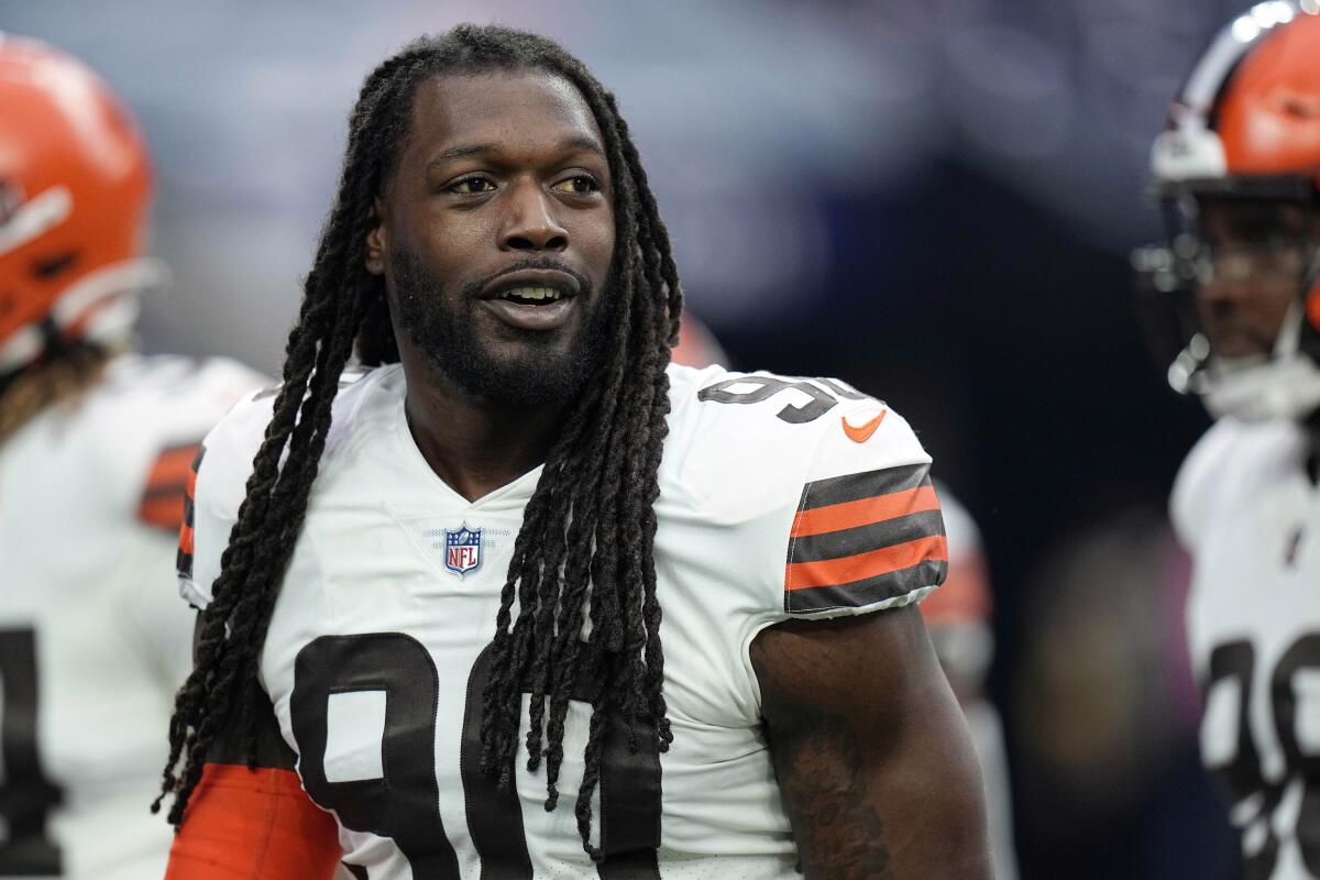 Jadeveon Clowney agrees to join Ravens to help Baltimore's pass