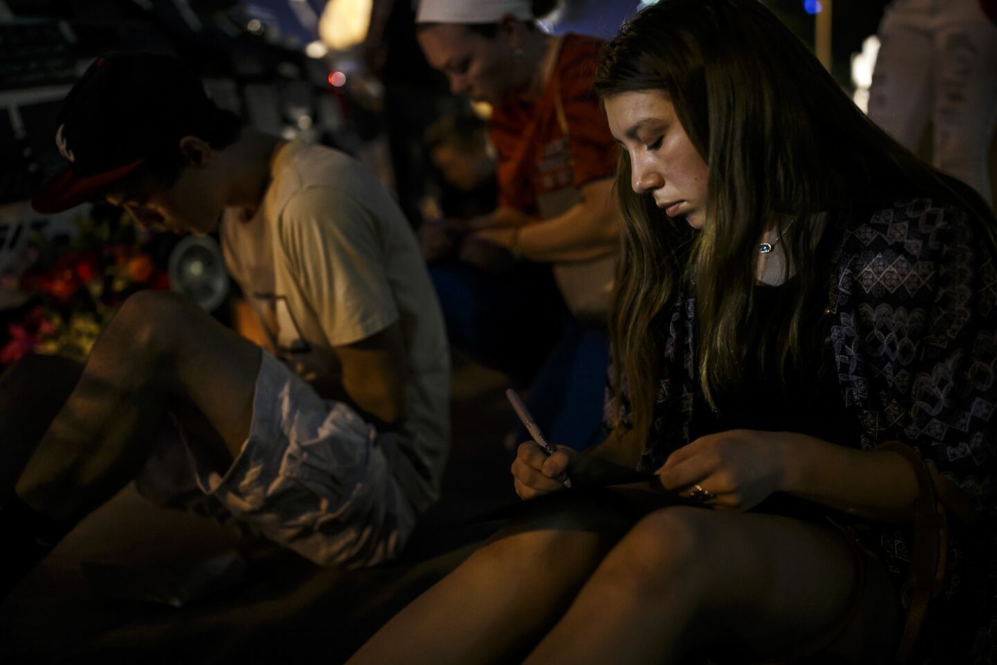 Shelby Garcia, 16, writes a note for the slain Dallas police officers.