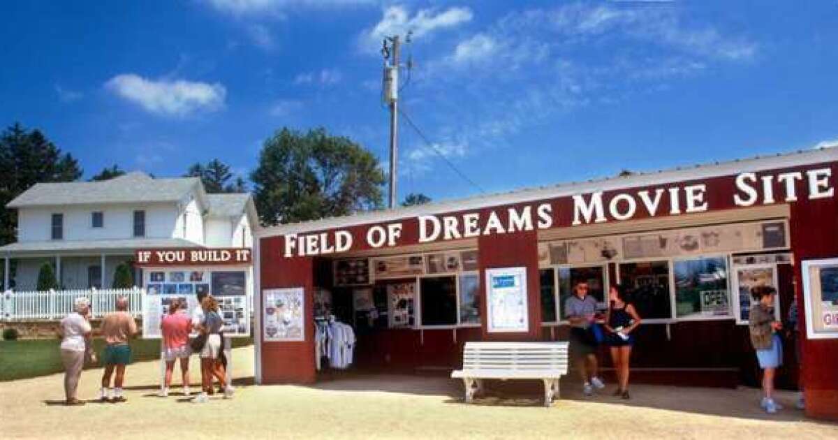 Original 'Field of Dreams' Sells for $3.4 Mil to Investor Group That  Includes Wade Boggs – The Hollywood Reporter