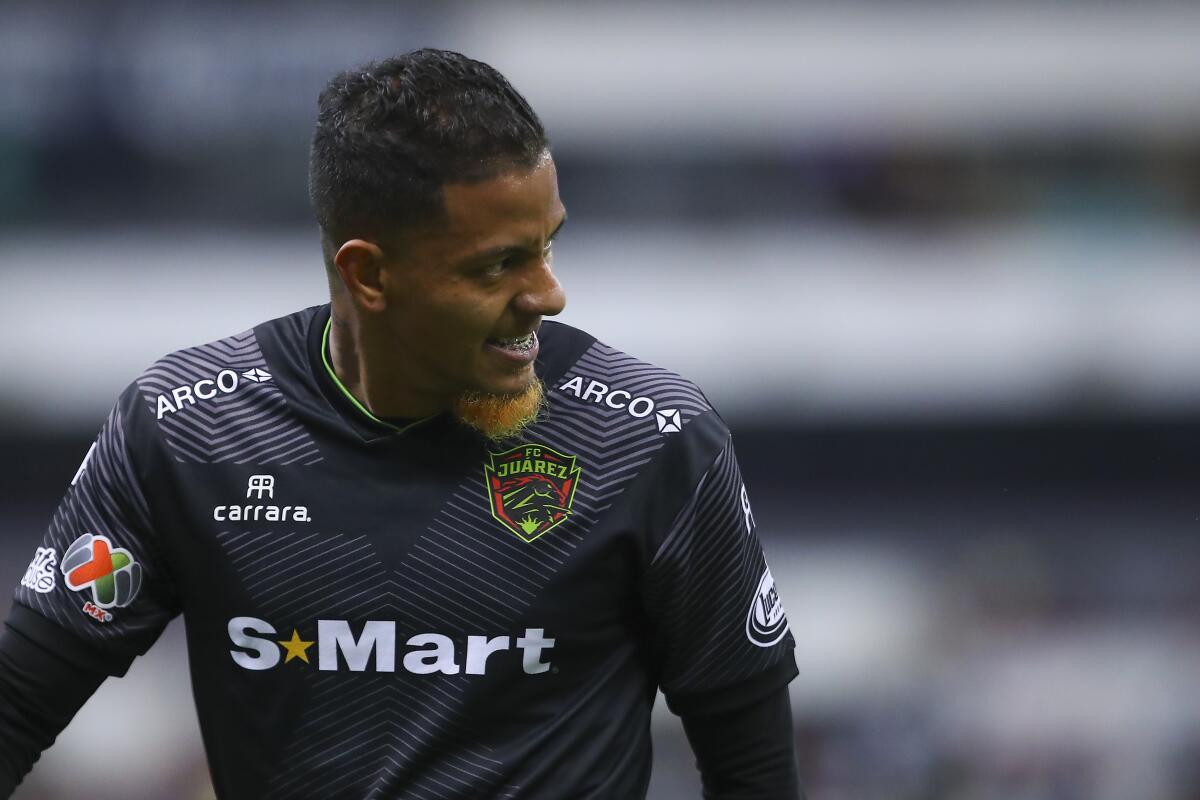 MEXICO CITY, MEXICO - FEBRUARY 01: Jefferson Intriago #15 of Juarez looks on during the 4th round match between America and FC Juarez as part of the Torneo Clausura 2020 Liga MX at Azteca Stadium on February 1, 2020 in Mexico City, Mexico. (Photo by Agustin Cuevas/Getty Images) ** OUTS - ELSENT, FPG, CM - OUTS * NM, PH, VA if sourced by CT, LA or MoD **